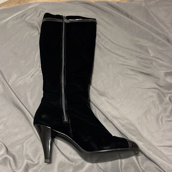 Chanel black velvet boots - Picture 3 of 13